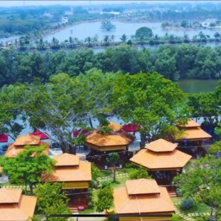 Bờ sông trên cao