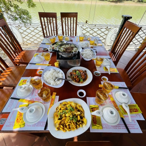 Nhà Hàng Hầm Rượu Lộc An 